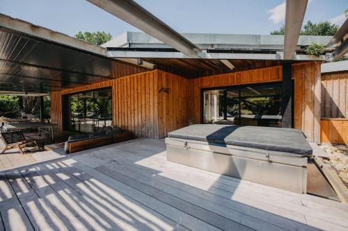 Gallery image of Villa PAPAGAYO, piscine chauffée, jacuzzi & sauna in Pessac