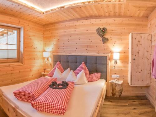 Postel nebo postele na pokoji v ubytování Romantic Chalet Waldschlössl
