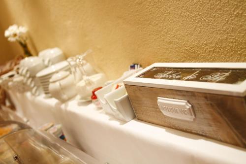 a wooden box sitting on top of a sink at Antica Residenza Cicogna in Siena
