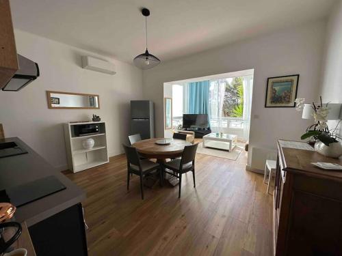 Photo de la galerie de l'établissement Appartement neuf, 2 chambres, climatisé, route des Sanguinaires, à Ajaccio
