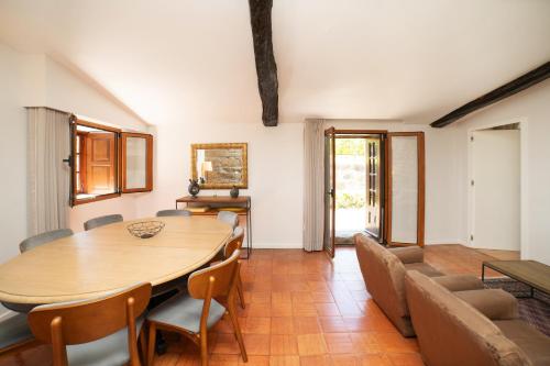 a dining room with a wooden table and chairs at Casa da Eira by Quantique in Amares
