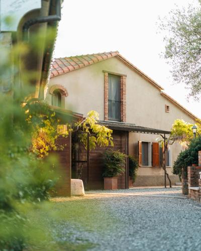 a house with a driveway in front of it at Agriturismo La Burlanda in Fosdinovo