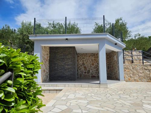 Το κτήριο όπου στεγάζεται  η βίλα