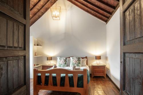a bedroom with a bed and two tables and two lamps at La Casa del Gamonal in Santa Brígida