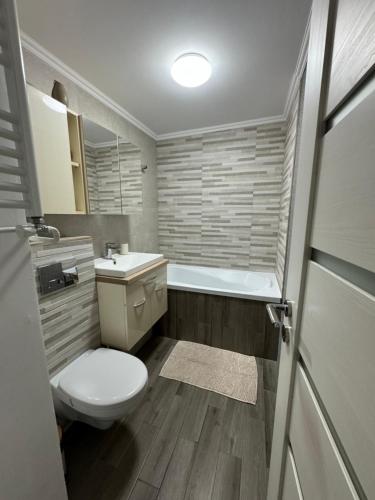 Bilik mandi di Maya Home