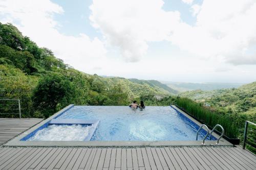 Бассейн в Ikigai Luxury Nature Lounge w/ Mountain View или поблизости