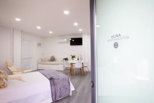 Postel nebo postele na pokoji v ubytování Huna Apartamentos