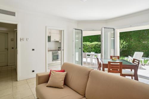 Superbe appart Cannes bord de plage avec piscine