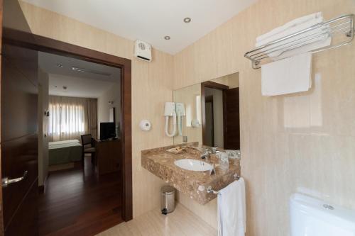 Koupelna v ubytování Hotel Restaurante Canzana