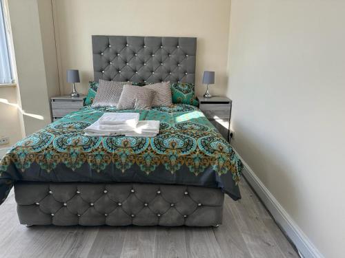 Een bed of bedden in een kamer bij ELSARO guest house