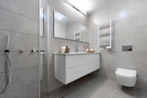 Koupelna v ubytování Luxury 2BDR In The Heart Of Jerusalem