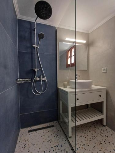 A bathroom at Villa Mitsa with stunning view on the Argassi hill