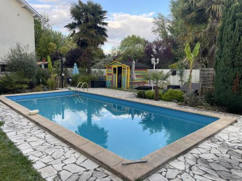 Bazén v ubytování Chambre Canal Midi Piscine nebo v jeho okolí