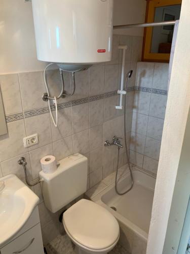 Bilik mandi di Apartment Zazy