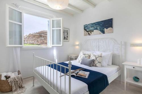 En eller flere senge i et værelse på Villa Chaniotis jacuzzi & pool