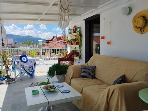 Ruang duduk di Suzy's nest room