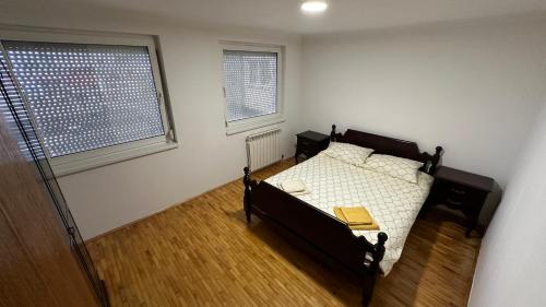 Postel nebo postele na pokoji v ubytování Prostrani stan Tuzla