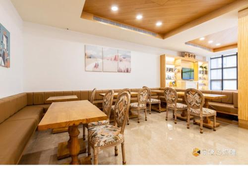 a restaurant with a table and chairs and a couch at Good Times BnB in Chishang