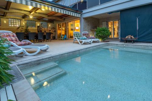 Villa Balu, a charming apartment with pool near Pula