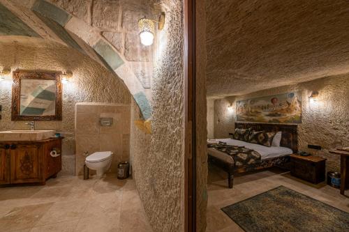 Salle de bains dans l'établissement Capp Royal Cave HOTEL