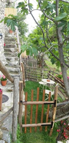 Jardin de l'établissement Ancient Medieval Chapel