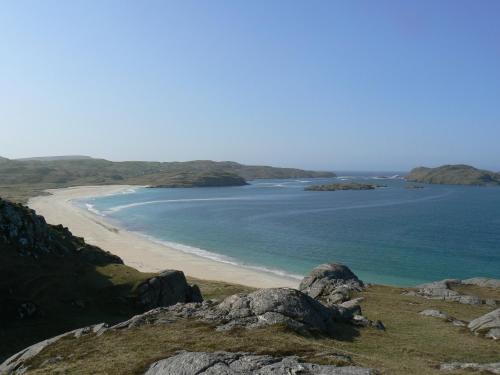 a view of a beach with rocks and the ocean at Airebroc House in Uig