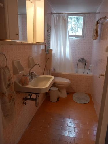 Ванна кімната в Maria house