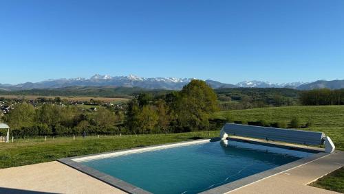 Photo de la galerie de l'établissement GITE BORDAROSA - 22 pers piscine et salle de reception - OUVERTURE PAQUES 2024, à Ossun