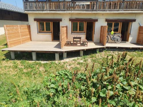 Κήπος έξω από το Chalet Les Myrtilles aux Saisies sur les pistes