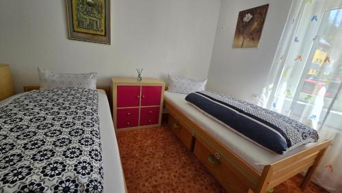 a bedroom with two beds and a window at Miuti Residence in Triberg