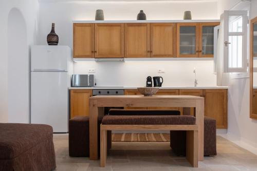 Una cocina o zona de cocina en Mykonian Style w Shared Pool Houses & Nighttime Security Guard