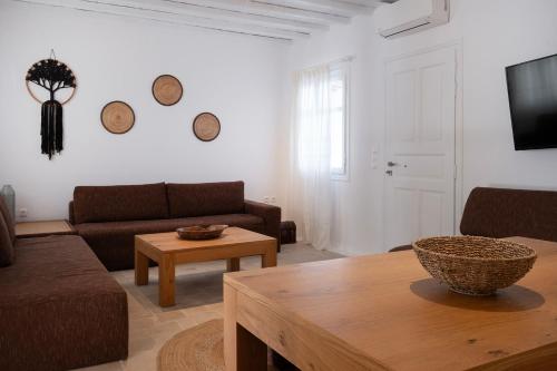 Zona de estar de Mykonian Style w Shared Pool Houses & Nighttime Security Guard