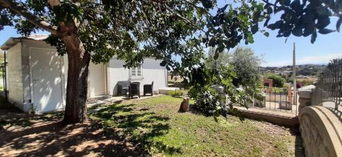 Κήπος έξω από το Villa Monni