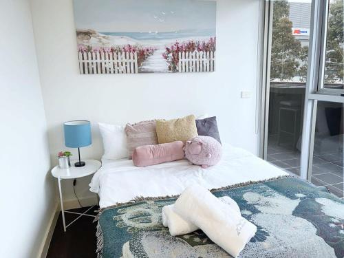 Ένα ή περισσότερα κρεβάτια σε δωμάτιο στο Chic Short Stay Retreat at Doncaster