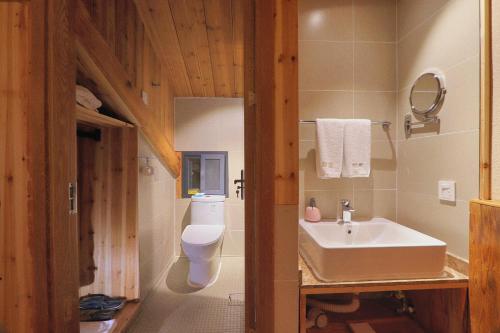 a bathroom with a toilet and a sink at Mild Spring Boutique Hotel in Huangshan