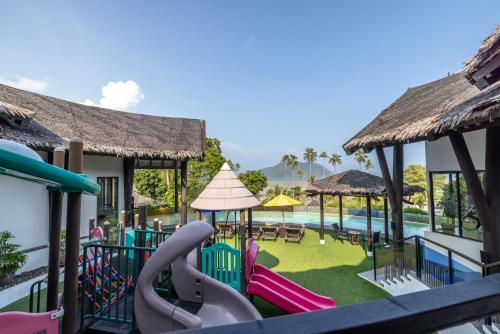 Dječje igralište u objektu Phuket Vijitt Shore Villa & Spa