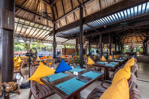 Reštaurácia alebo iné gastronomické zariadenie v ubytovaní Phuket Vijitt Shore Villa & Spa