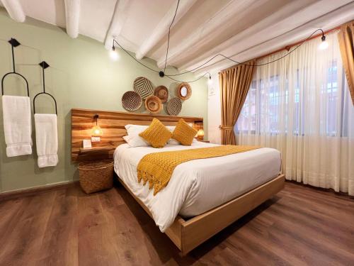 a bedroom with a large bed and a window at Sie Casa Hotel in Villa de Leyva