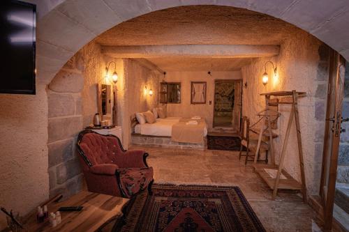 Una cama o camas en una habitación de Sur Cave Hotel