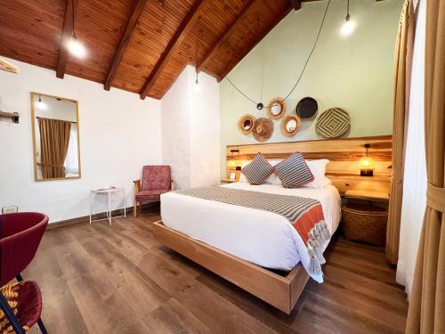 a bedroom with a large bed in a room at Sie Casa Hotel in Villa de Leyva