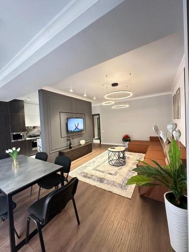 Heart of the City in Bay Tash Residence