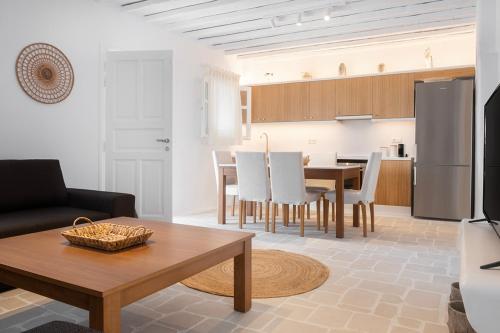 Una cocina o zona de cocina en Mykonian Style w Shared Pool Houses & Nighttime Security Guard