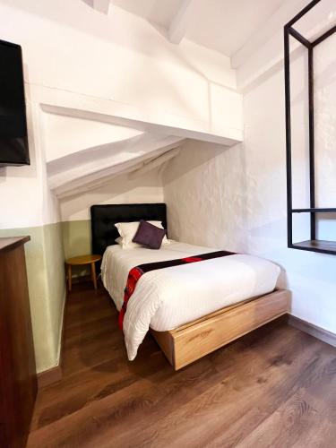 a bedroom with a large bed in a room at Sie Casa Hotel in Villa de Leyva