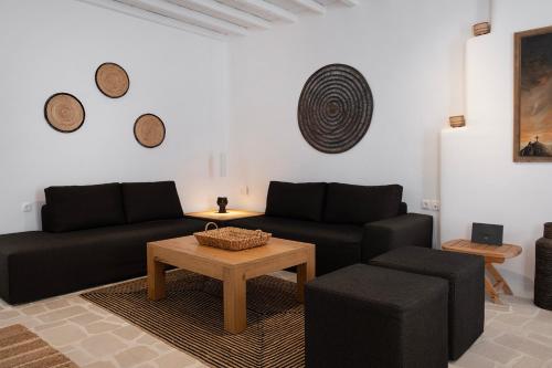 Zona de estar de Mykonian Style w Shared Pool Houses & Nighttime Security Guard