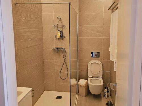 a small bathroom with a shower with a toilet at Mamaia Nord - Studio in Mamaia