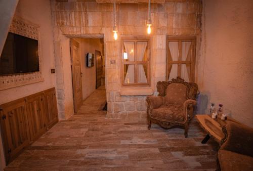 Un lugar para sentarse en Sur Cave Hotel