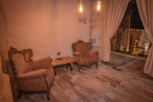 Un lugar para sentarse en Sur Cave Hotel