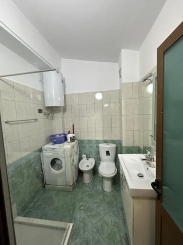 Ένα μπάνιο στο 1bedroom holiday apartment with amazing view Golem,Durres