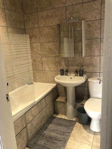 a bathroom with a sink and a toilet and a tub and a sink at Affordable Luxury 1 Stunning apartment Sunderland close to City centre hospital Crown Works Studio and Nissan in Sunderland