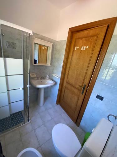 a bathroom with a toilet and a shower and a sink at Villa Laurus in Torre dell'Orso